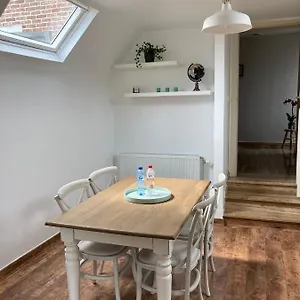 Rustig In Het Met Terras Appartement